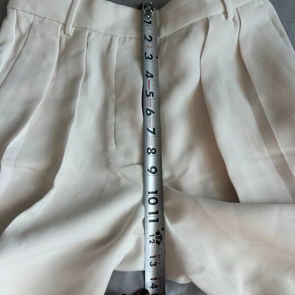 Banana Republic Off White, Pleated, Bermuda Shorts- 6 - Picture 9 of 9